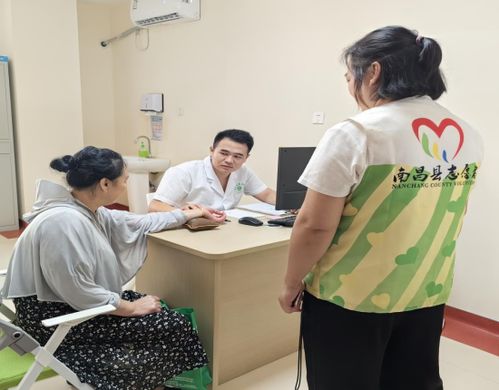 南昌县银湖管理处 岐黄惠民进社区 把脉问诊送健康
